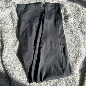 SUPER CUTE gray American Eagle leggings 🩶